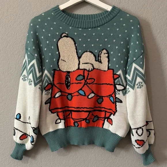 Festive Green and Red Women's Sweater - Picture 6 of 11